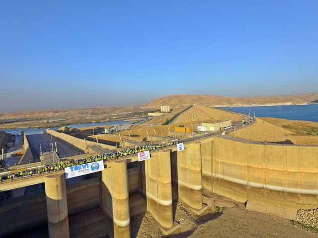 Mosul Dam: crew gathering at the spillway area | Trevi 3