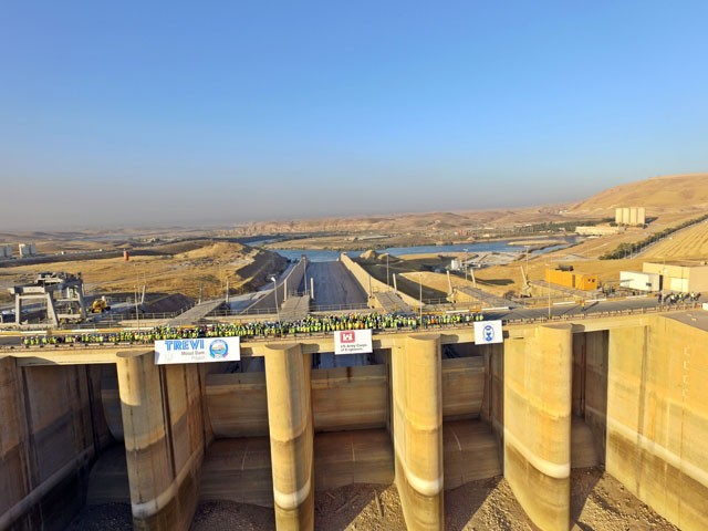 Mosul Dam: crew gathering at the spillway area | Trevi 5