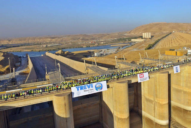 Mosul Dam: crew gathering at the spillway area | Trevi 6