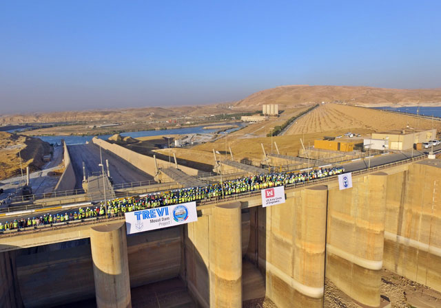 Mosul Dam: crew gathering at the spillway area | Trevi 7