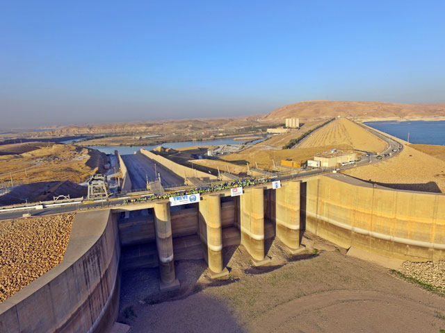 Mosul Dam: crew gathering at the spillway area | Trevi 9